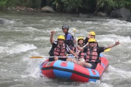 Panduan Lengkap Rafting untuk Pemula Persiapan, Tips, dan Etika di Sungai